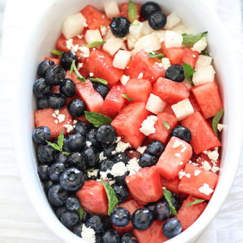 红白蓝西瓜和蓝莓水果沙拉| foodiecrush.com #沙拉#水果沙拉威廉希尔下载